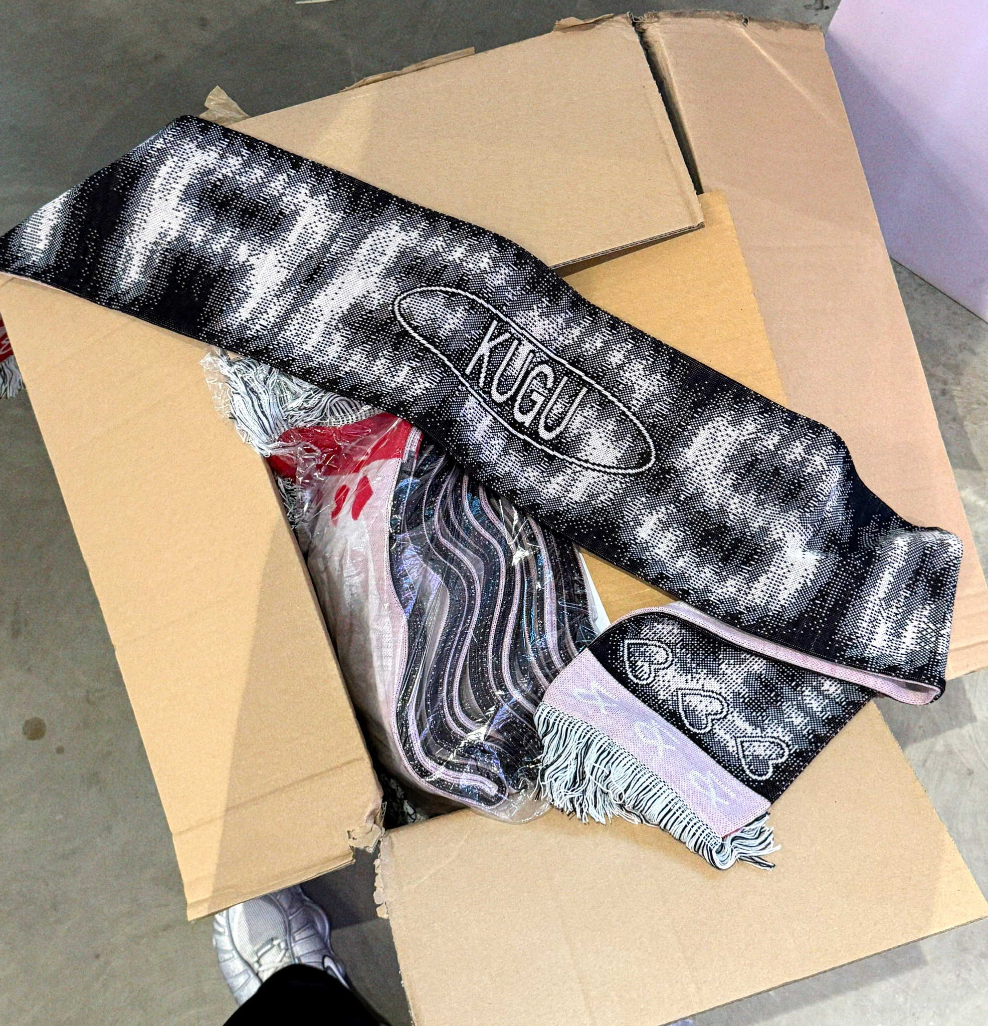 KUGU Stress Club Schal 2026